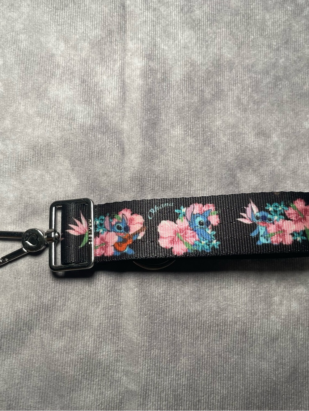 Harvey’s Seatbelt Disney Stitch 626 Ohana hibiscus keychain click n go CNG